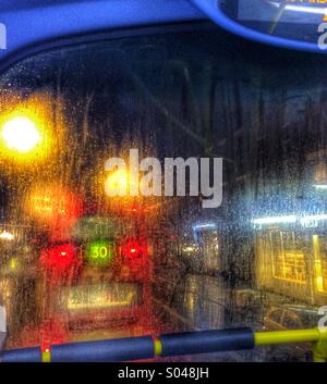 Vista da un ponte superiore di un autobus di Londra Foto Stock