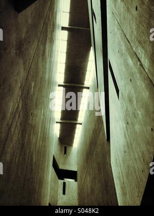 Il Museo Ebraico di Berlino progettato dall architetto Daniel Libeskind. Foto Stock