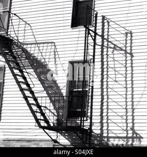 Disegno della linea, fire escape ombre, Park Slope Brooklyn Foto Stock