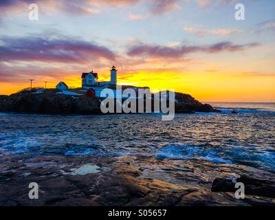 Nubble Faro all'alba Foto Stock