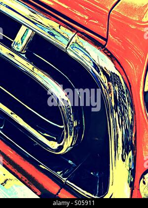 Chrome opera sulla parte anteriore della Chevrolet arancione 3100 pick up truck Foto Stock