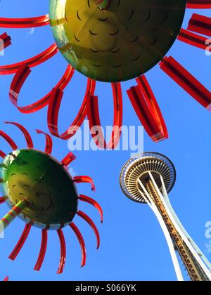 Lo Space Needle, "Sonic Boom' scultura, Seattle Center, Seattle, Washington Foto Stock