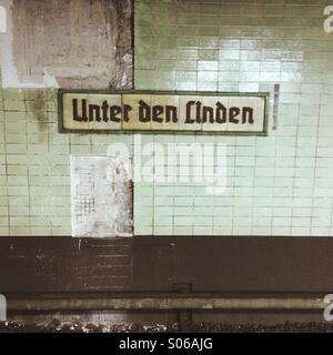 Il viale Unter den Linden U-Bahn, Berlino, Germania Foto Stock