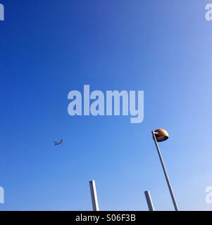 Avion dans le ciel Foto Stock