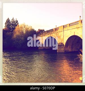 Wallingford ponte sopra il fiume Tamigi Foto Stock