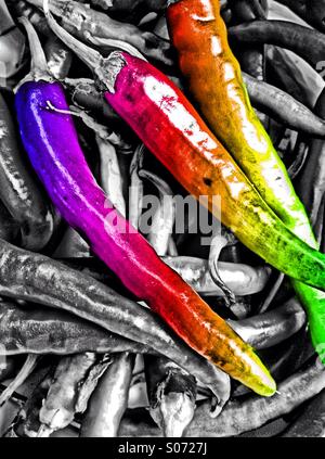 Effetto arcobaleno su red hot chili peppers Foto Stock