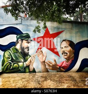 Murale a Managua, Nicaragua di Fidel Castro e Daniel Ortega Foto Stock