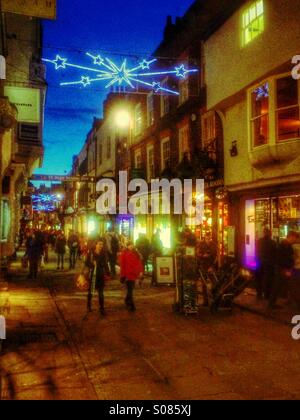 Le luci di Natale Stonegate York North Yorkshire England Regno Unito Foto Stock