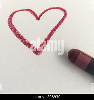 Cuore disegnato con una matita rossa Foto Stock