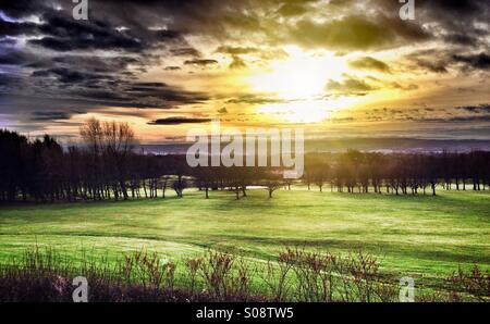 Tramonto sul campo da golf presso Haigh Hall Country Park in Wigan Foto Stock