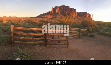 Lost Dutchman State Park panorama, AZ Foto Stock