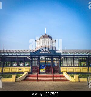 Herne Bay Central Bandstand - tradizionale inglese mare. Foto Stock