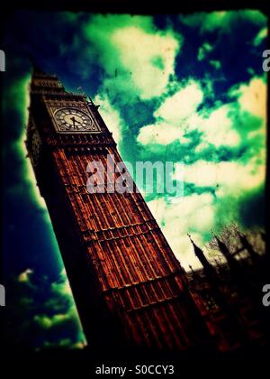 Vista della Torre di Elizabeth comunemente noto come Big Ben, City of Westminster, Londra, Inghilterra, Regno Unito, Europa Foto Stock