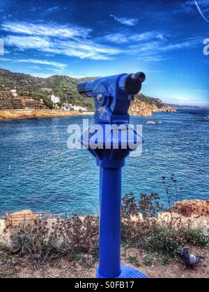 Telescopio blu in Tossa de Mar beach Foto Stock