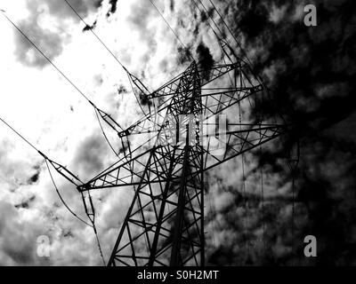 Di elettricità ad alta tensione pilone, Leichlingen, Germania. Foto Stock