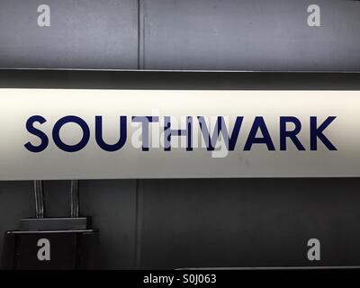 Metropolitana Southwark segno Foto Stock