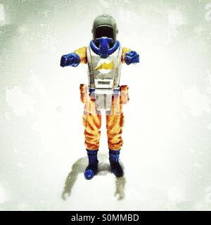 Personaggio giocattolo in guerra chimica suit Foto Stock