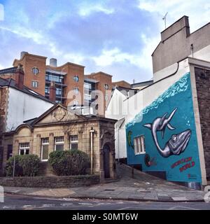 "Mondo incerto', un murale di Alex Lucas a fianco del Edwardian guardaroba, una galleria d'arte a Bristol, Inghilterra Foto Stock