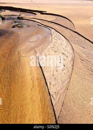 Bellissimo dettaglio della scultura fluviale sulla spiaggia sabbiosa a Cape Wrath Scozia Scotland Foto Stock