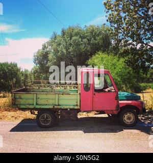 Una colorata Vecchia pick-up truck in Cefalonia, Grecia. Foto Stock