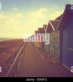 Cabine sulla spiaggia, a Cromer in Norfolk, Inghilterra Foto Stock