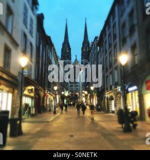 Rue de gras Cattedrale di Clermont Ferrand Auvergne Francia Europa Foto Stock