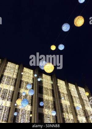 Argento e Oro le luci di Natale sulla House of Fraser edificio in Oxford Street London REGNO UNITO Foto Stock