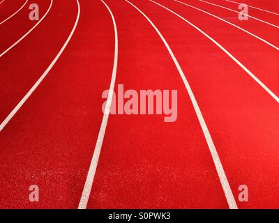 Linee sulla via di corsa sul campo sportivo Foto Stock