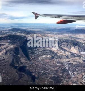 Vista da un piano di easyJet su Aspe nella provincia di Alicante in Spagna. Foto Stock