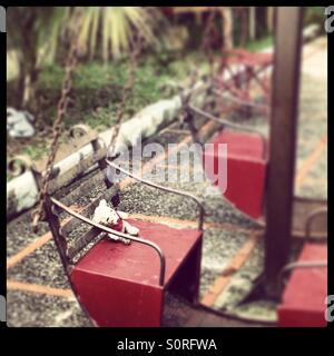 Winnie the Pooh su una barca swing Foto Stock