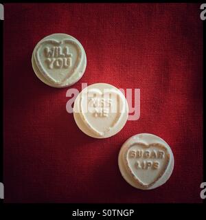 Vi kiss me lo zucchero labbra, loveheart dolci. Foto Stock