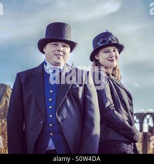 Matura in costume per la Whitby goth festival Foto Stock