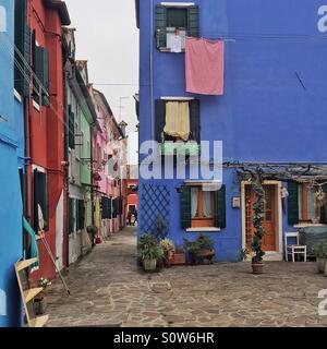 Case colorate sull isola di Burano in Italia Foto Stock