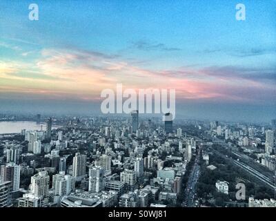 Vista aerea di Mumbai sud dal prossimo alto in Lower Parel dall India tori. Foto Stock