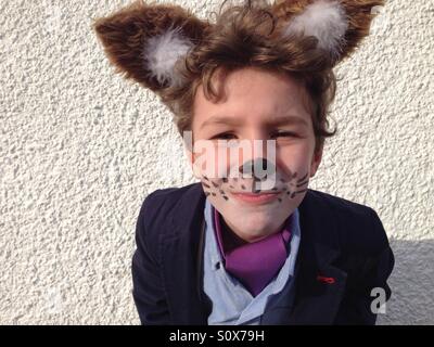 Ragazzo vestito con un abito di Fox Foto Stock