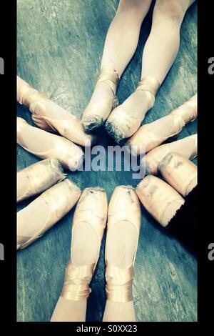 Ben indossati pointe shoes Foto Stock