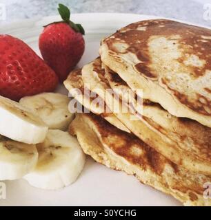 Stile Americano pancake con frutta Foto Stock