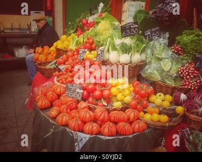 Vegetali in stallo Borough Market. London, Regno Unito Foto Stock