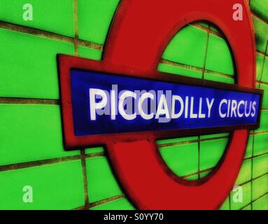 Piccadilly Circus station segno, Londra Foto Stock