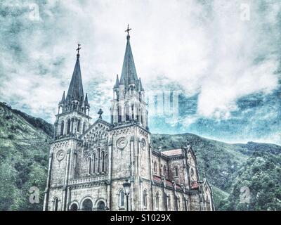 Vista della Basilica di Covadonga, Asturias - Spagna Foto Stock