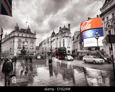 Piccadilly Circus in bianco e nero Foto Stock