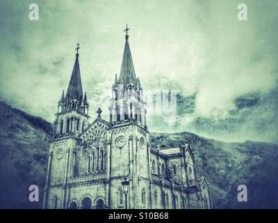 Vista della Basilica di Covadonga, Asturias - Spagna Foto Stock