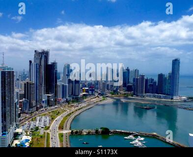 Panama City Skyline in una giornata di sole. Foto Stock