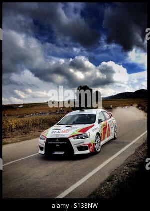 2015 WRC Rally-RACC Rally de España SS21 Guiamets 2 [Els Guiamets] Joao Ramos/Jose Janela - Mitsubishi Lancer Evo X rally car, Catalogna, Spagna. Foto Stock