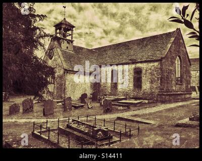 Un grunge e effetto antico immagine della Chiesa di S. Lorenzo in Didmarton, Gloucestershire, Inghilterra, Regno Unito. Questo edificio è parte della chiesa di Inghilterra e ha un insolito aprire Torre Campanaria. © COLIN HOSKINS. Foto Stock