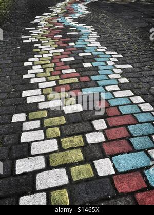 Dipinto luminosamente sentiero acciottolato Foto Stock