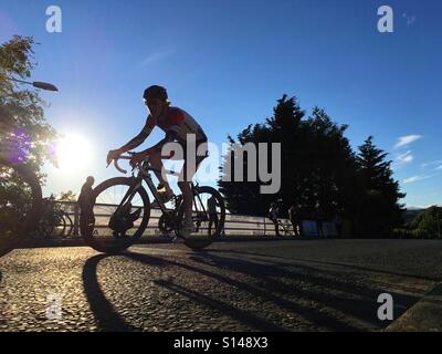 Racing ciclista al tramonto Fyffes Otley gare del ciclo di giugno 2016 Foto Stock