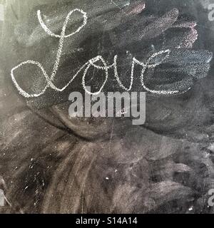 "L'amore" scritto in Chalk Foto Stock