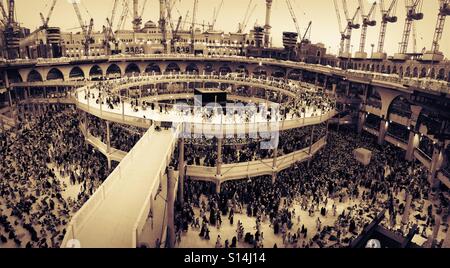 Kaaba nel centro della Grande Moschea, Mecca, Arabia Saudita Foto Stock