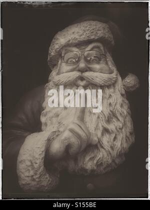 Un ritratto di Santa Claus. Ogni 25 dicembre questa persona visite ogni bambino per casa e lascia un sacco di regali. Santa poi vola sulla sua slitta di Rudolph con il naso rosso di renna. © C.HOSKINS. Foto Stock